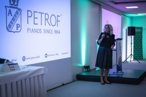 1.Mgr. Zuzana Petrof Ceralová, jednatelka firmy Petrof, při své prezentaci o historii a současnosti firmy Petrof.